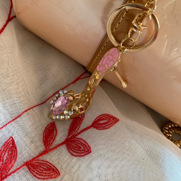 Authentic Louis Vuitton Bedford pink Vernis bag with charm - Picture 7 of 16